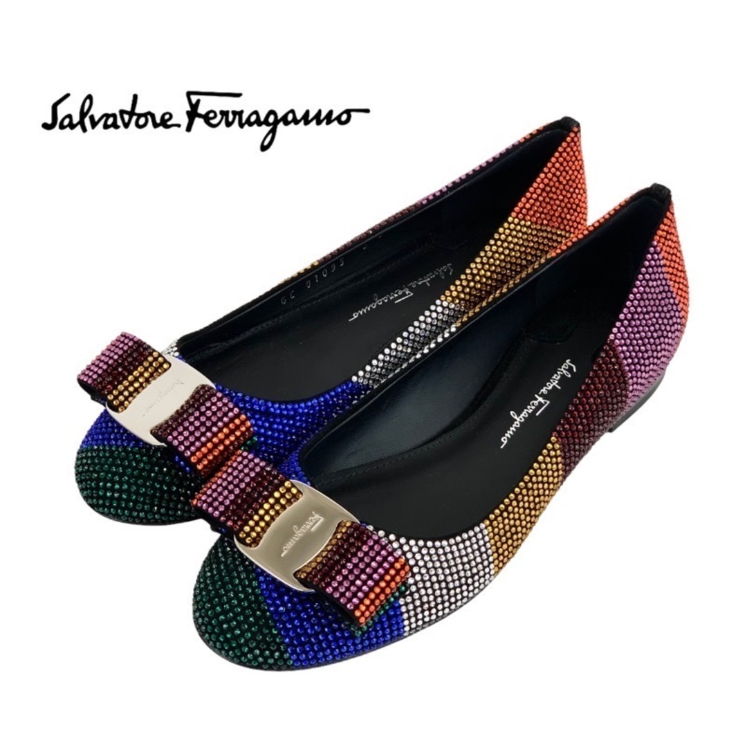 Ferragamo(フェラガモ)のフェラガモ FERRAGAMO ヴァラ パンプス 靴 シューズ ラインストーン マルチカラー 未使用 フラットパンプス フラットシューズ リボン レディースの靴/シューズ(ハイヒール/パンプス)の商品写真