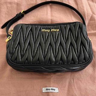 MIU MIU(ポーチ ・ ブラック/黒色系)のフリマアイテム一覧 MIU MIU(ポーチ ・ ブラック/黒色系)のフリマアイテム一覧