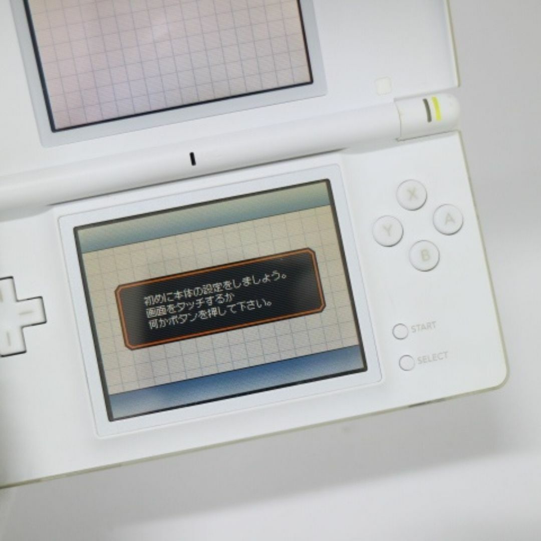 ニンテンドーDS(ニンテンドーDS)のニンテンドーDS Lite ライト ホワイト  M555 エンタメ/ホビーのゲームソフト/ゲーム機本体(携帯用ゲーム機本体)の商品写真