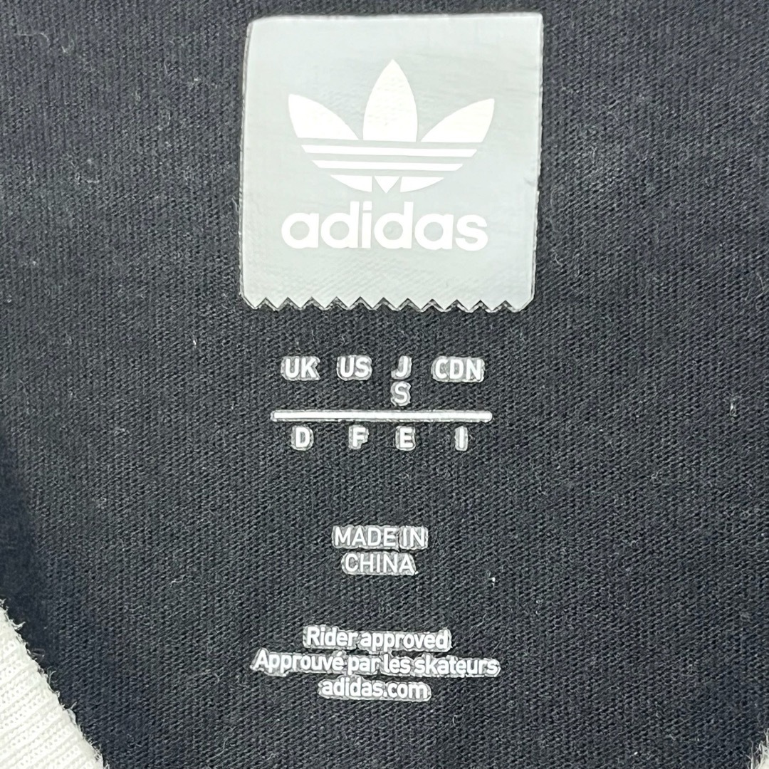 adidas(アディダス)のadidas アディダス Tシャツ 半袖 ブラック袖3本ライン ロゴ刺繍 S メンズのトップス(Tシャツ/カットソー(半袖/袖なし))の商品写真