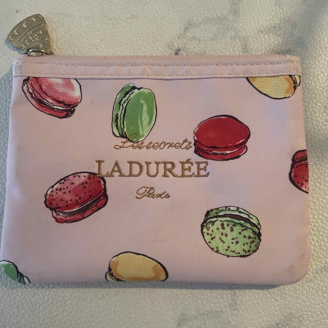 LADUREE(ラデュレ)のラデュレ　ポーチ　ティッシュケース レディースのファッション小物(ポーチ)の商品写真