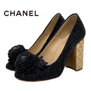 シャネル(CHANEL)のシャネル CHANEL パンプス 靴 シューズ フェルト ブラック ゴールド 黒 カメリア ココマーク(ハイヒール/パンプス)