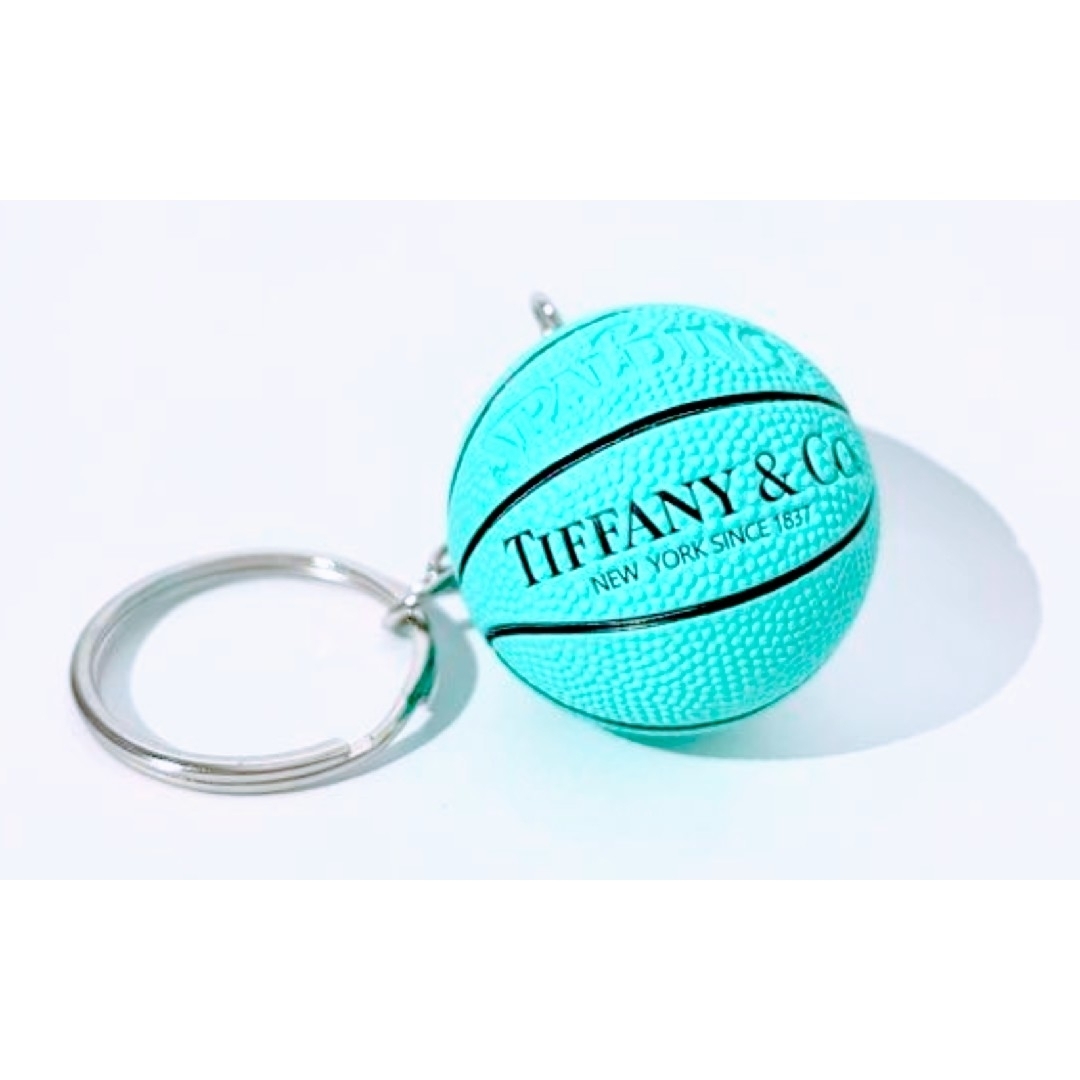 Tiffany & Co.(ティファニー)のTiffany&Co バスケットボールキーホルダー＆Tiffany blue巾着 レディースのファッション小物(キーホルダー)の商品写真