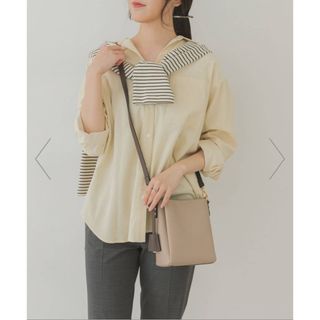 ロデスコ(RODE SKO)の美品　RODE SKO チャーム付ミニショルダーバッグ(ショルダーバッグ)