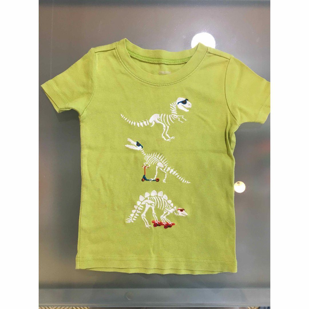 恐竜　恐竜の骨Ｔシャツ　１００㎝　ライトグリーン　男の子　半袖 キッズ/ベビー/マタニティのキッズ服男の子用(90cm~)(Tシャツ/カットソー)の商品写真