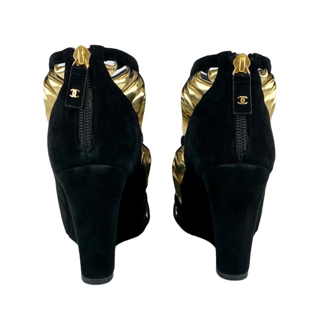 CHANEL(シャネル)のシャネル CHANEL サンダル 靴 シューズ スエード ブラック ゴールド ブーティ ココマーク ウェッジソール レディースの靴/シューズ(サンダル)の商品写真