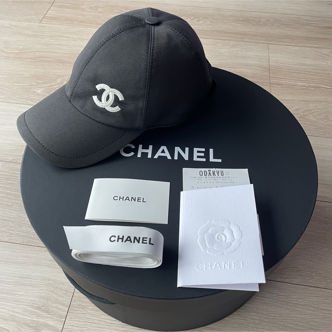 CHANEL(シャネル)のCHANEL シャネル　ブラック　キャップ　サイズ調整可能 レディースの帽子(キャップ)の商品写真