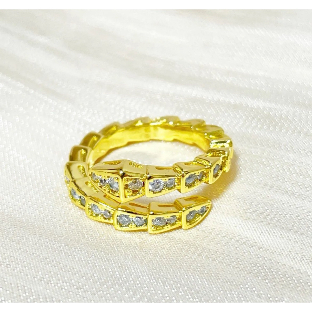 【高品質】スネークリング　セルペンティ　SONAダイヤモンド　ゴールド レディースのアクセサリー(リング(指輪))の商品写真