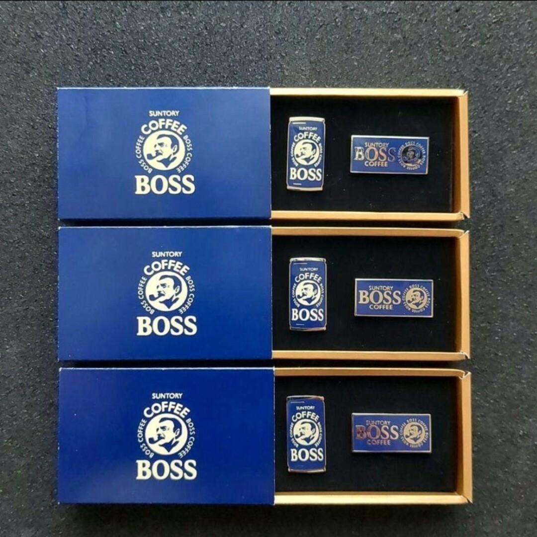 BOSS(ボス)の【美品】【希少品】【限定品】サントリー BOSS ピンバッジ ３セット エンタメ/ホビーのコレクション(ノベルティグッズ)の商品写真