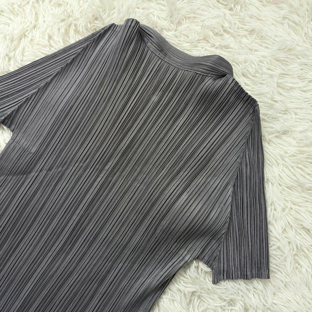 PLEATS PLEASE ISSEY MIYAKE(プリーツプリーズイッセイミヤケ)の美品　プリーツプリーズ　スキッパーシャツ　カットソー　ボタン　シャツ レディースのトップス(シャツ/ブラウス(半袖/袖なし))の商品写真