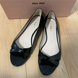 ミュウミュウ(miumiu)のmiumiu ミュウミュウ　フラットサンダル37.5  (バレエシューズ)