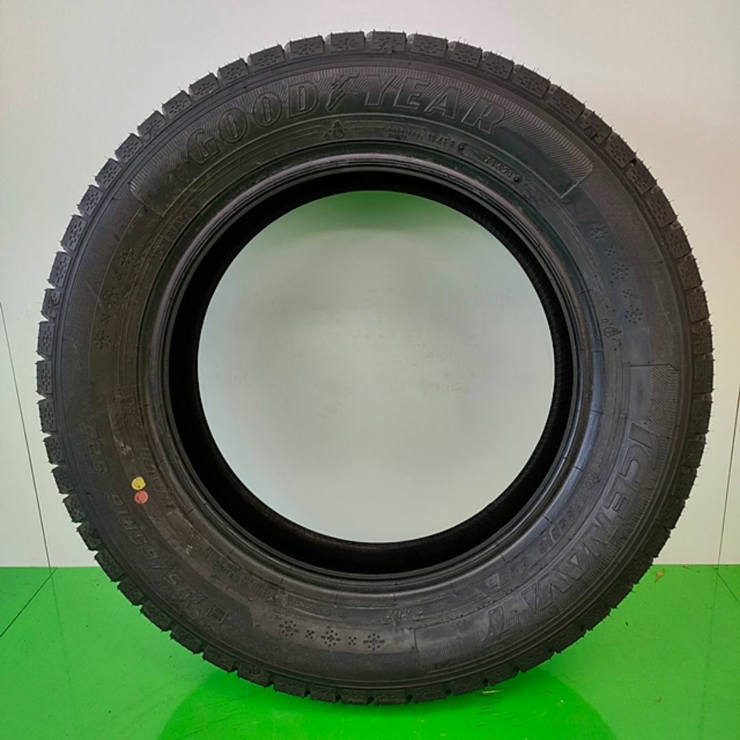 Goodyear(グッドイヤー)のGOODYEAR 195/65R16 ICE NAVI7 4本 YW393 自動車/バイクの自動車(タイヤ)の商品写真