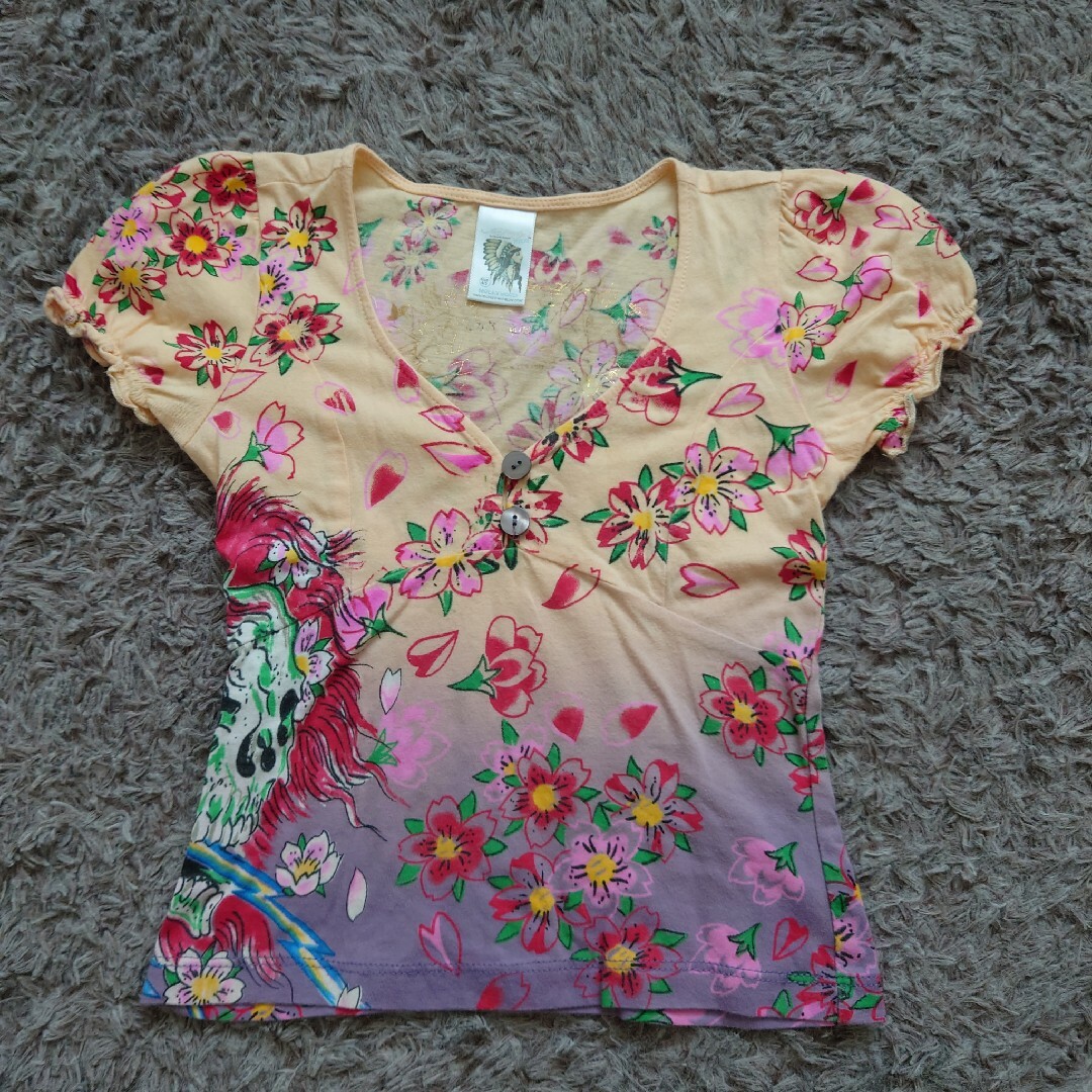 Ed Hardy(エドハーディー)の子供服　女の子　エド・ハーディー　Tシャツ　桜　ドクロ キッズ/ベビー/マタニティのキッズ服女の子用(90cm~)(Tシャツ/カットソー)の商品写真