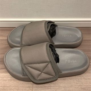 イージー(YEEZY（adidas）)の貴重人気カラーYeezy slipper season6 yeezy slide(サンダル)