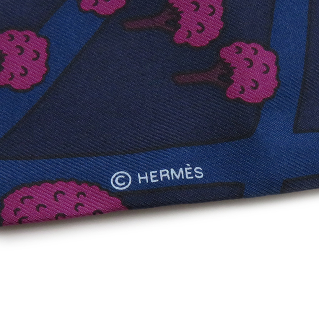 Hermes(エルメス)のエルメス HERMES スカーフ ツイリー シルク マリン×ヴァイオレット×ホワイト 【Les Nouveaux Amoureux de Paris/新パリの恋人たち】  【箱】【中古】 レディースのファッション小物(バンダナ/スカーフ)の商品写真