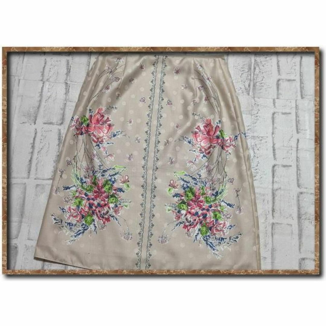 SunaUna(スーナウーナ)のスーナウーナ　花柄スカート　ベージュ レディースのスカート(ひざ丈スカート)の商品写真