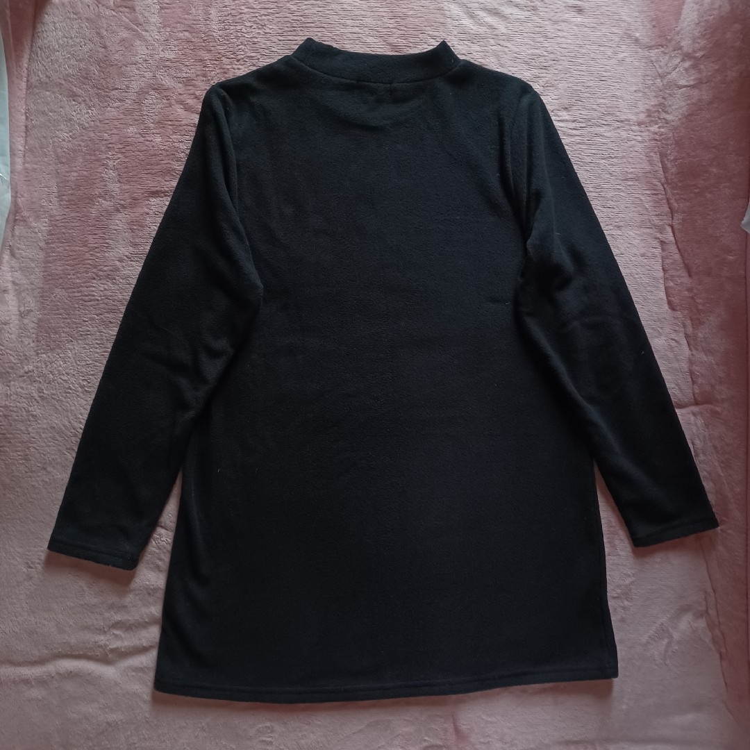 黒ブラックふんわり柔らか軽量暖かフリース長袖ハイネックロング丈チュニックTシャツ レディースのトップス(Tシャツ(長袖/七分))の商品写真