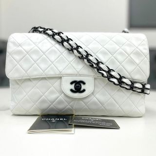 シャネル(CHANEL)のシャネル　マトラッセ　ラムスキン　ショルダーバッグ　白×ブラック金具　4番台(ショルダーバッグ)