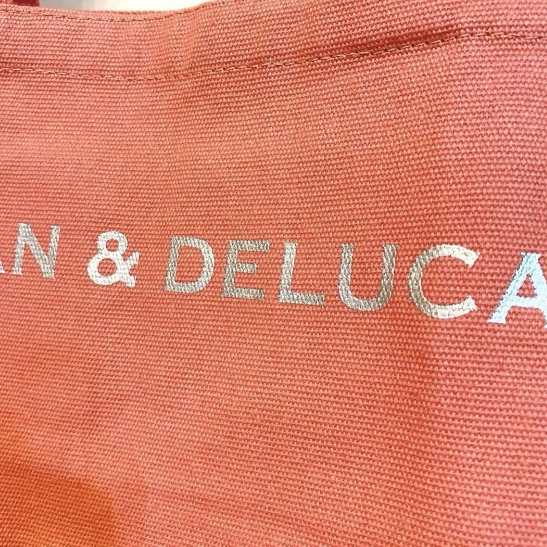 DEAN & DELUCA(ディーンアンドデルーカ)のDEAN＆DELUCAトートバッグ　チェリーピンク　ロゴシルバーラメ　Ｓサイズ レディースのバッグ(トートバッグ)の商品写真