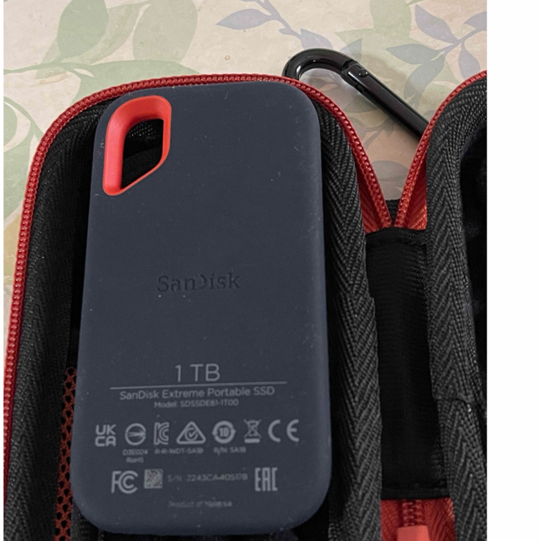 SanDisk(サンディスク)のSanDisk ポータブルSSD 1TB スマホ/家電/カメラのPC/タブレット(PC周辺機器)の商品写真