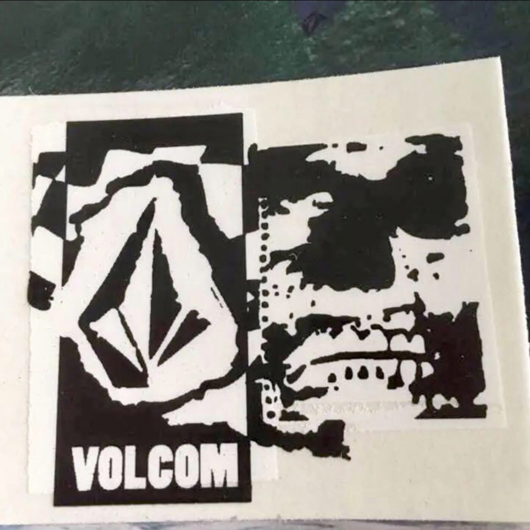 volcom(ボルコム)のVOLCOMボルコムUSA限定 非売品 激レアSURF UPステッカーラスト1 スポーツ/アウトドアのスポーツ/アウトドア その他(サーフィン)の商品写真