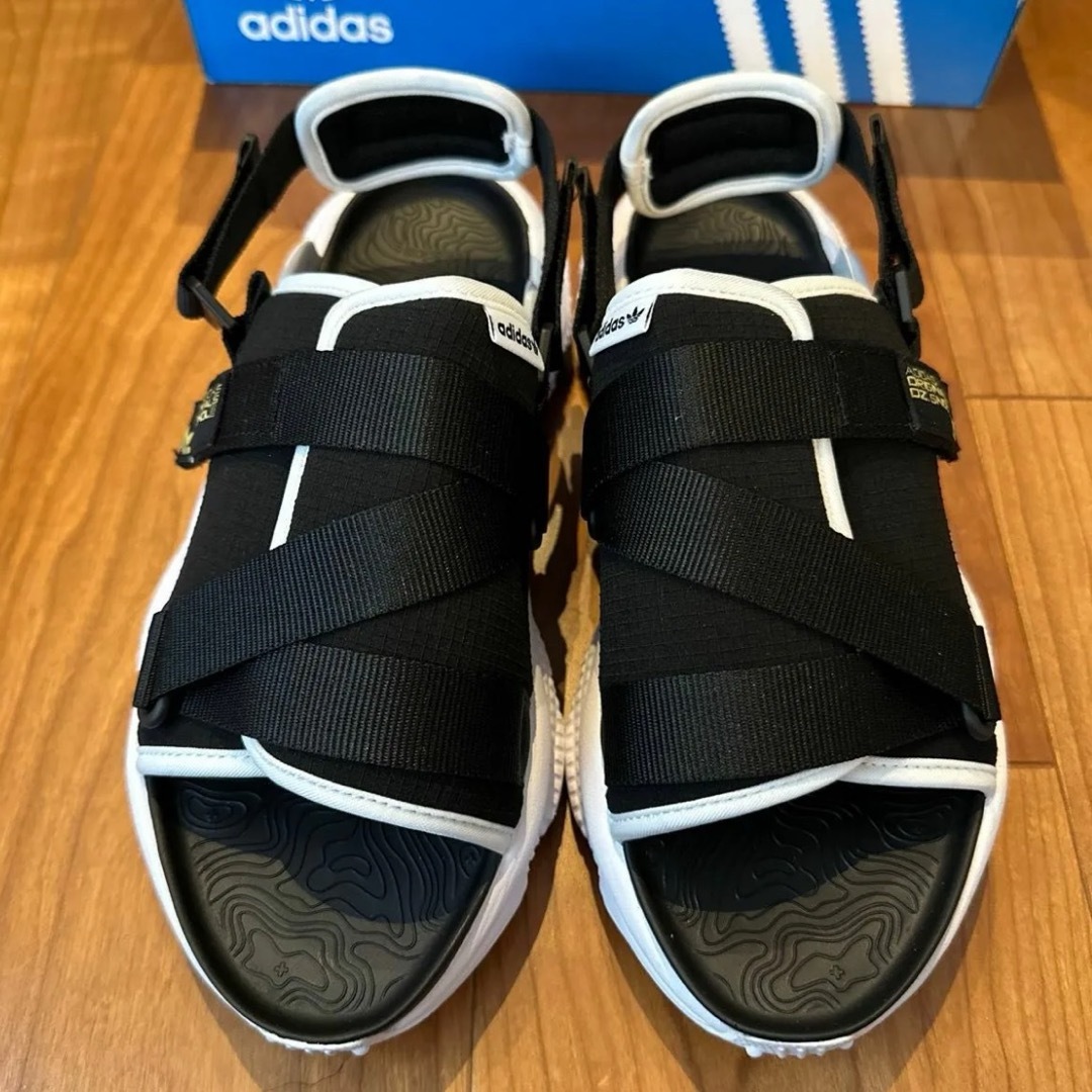 adidas(アディダス)の新品★ アディダス オズウィーゴ サンダル  ユニセックス　27.5cm メンズの靴/シューズ(サンダル)の商品写真