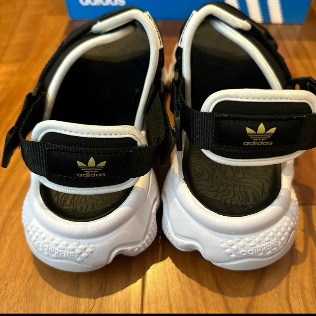 adidas(アディダス)の新品★ アディダス オズウィーゴ サンダル  ユニセックス　27.5cm メンズの靴/シューズ(サンダル)の商品写真