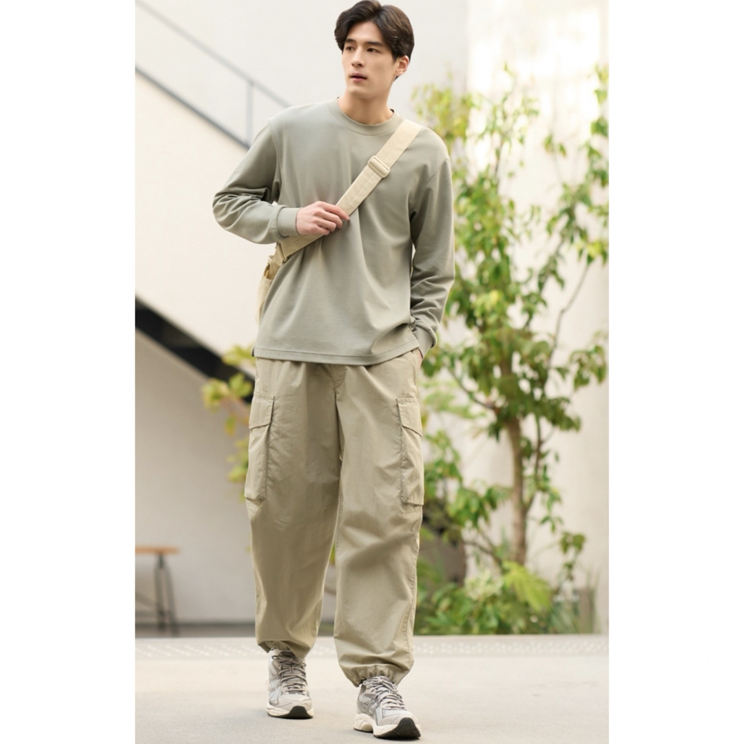 UNIQLO(ユニクロ)の【UNIQLO】ワイドフィットパラシュートカーゴPT(3XL/32 Beige) メンズのパンツ(ワークパンツ/カーゴパンツ)の商品写真