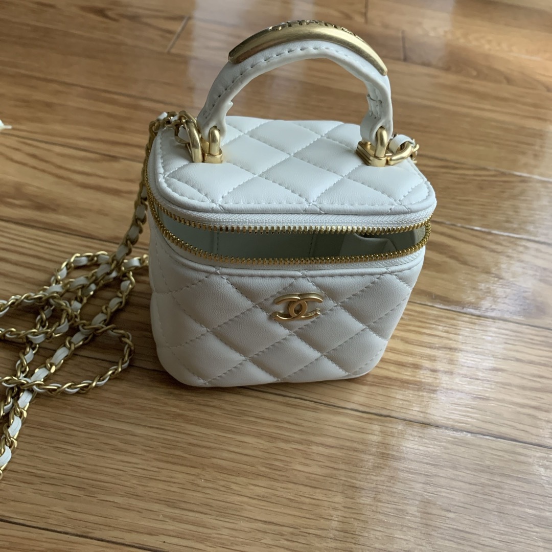 CHANEL(シャネル)のCHANELチェーンバッグ レディースのバッグ(ショルダーバッグ)の商品写真