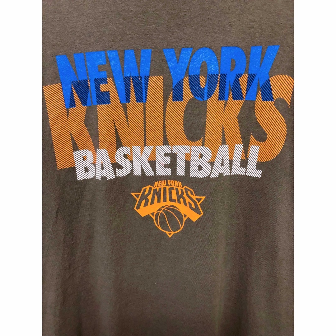 NBA　ニューヨーク・ニックス　Tシャツ　L　グレージュ　USA古着 メンズのトップス(Tシャツ/カットソー(半袖/袖なし))の商品写真