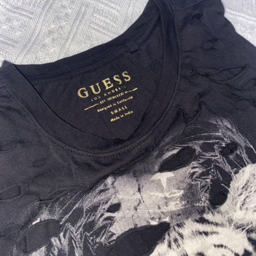 GUESS(ゲス)の【美品 S〜 】GUESS ロックタンクトップス レディースのトップス(カットソー(半袖/袖なし))の商品写真