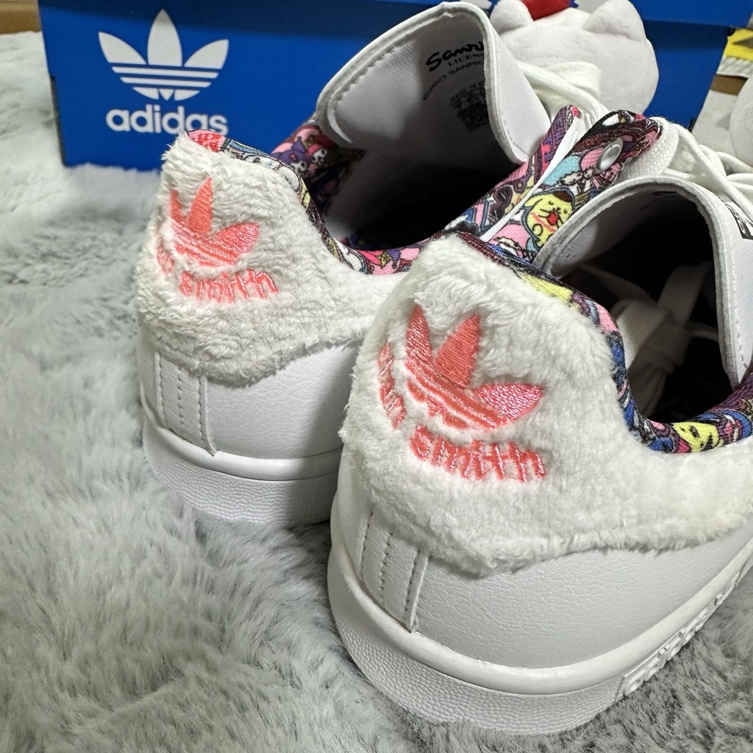 adidas(アディダス)の【アディダス スタンスミス W】 国内正規品 コラボ ハローキティ サンリオ レディースの靴/シューズ(スニーカー)の商品写真