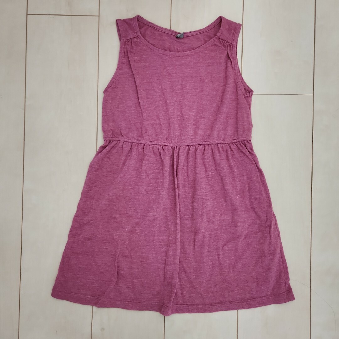 UNIQLO(ユニクロ)のキッズワンピース　ユニクロ130 キッズ/ベビー/マタニティのキッズ服女の子用(90cm~)(ワンピース)の商品写真