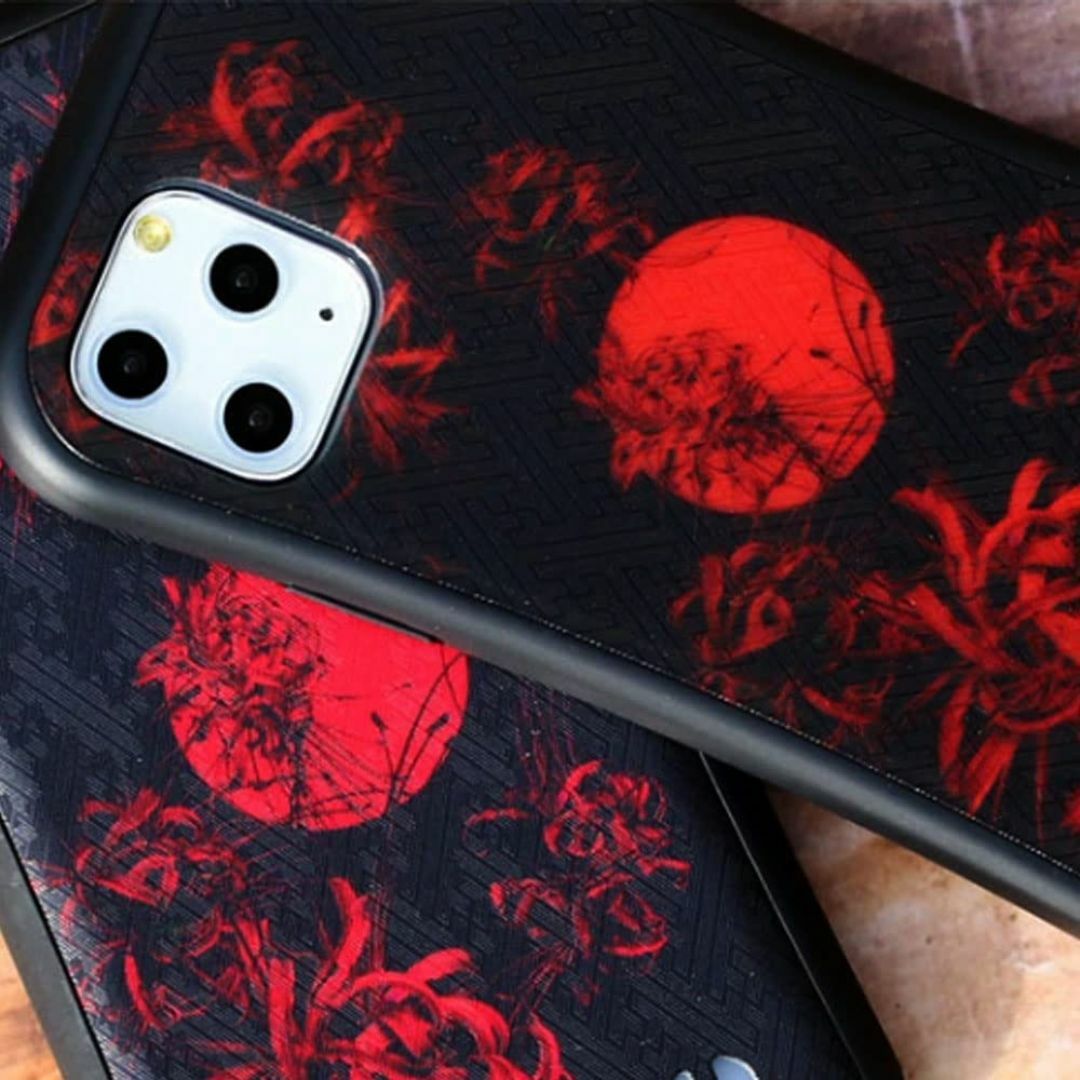【色:赤い太陽と彼岸花_サイズ:iPhone14Plus】MRLab iPhon スマホ/家電/カメラのスマホアクセサリー(その他)の商品写真