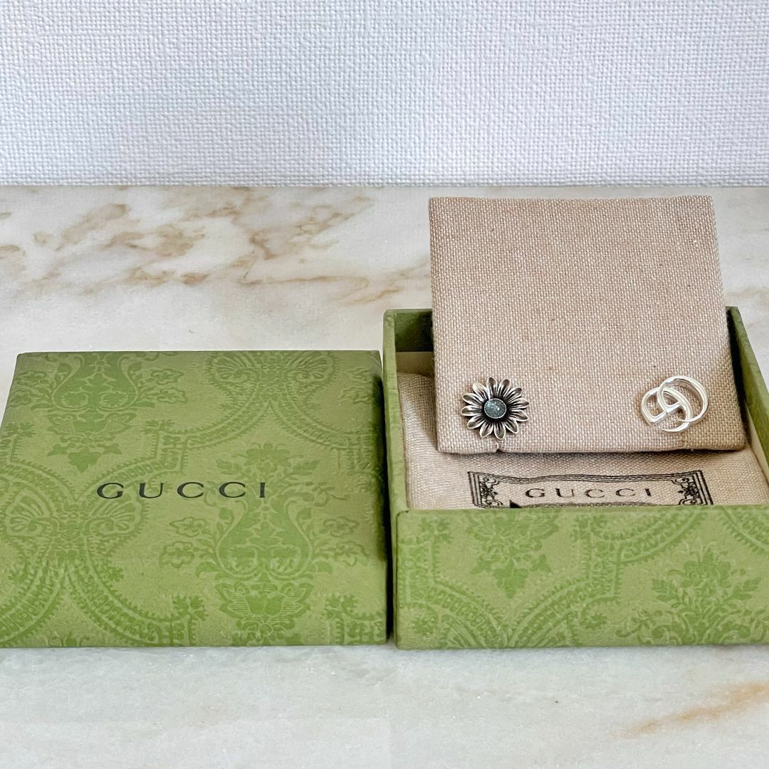 Gucci(グッチ)の極美品☆GUCCI グッチ シルバー925 ピアス ペア オフディアGG 花 レディースのアクセサリー(ピアス)の商品写真