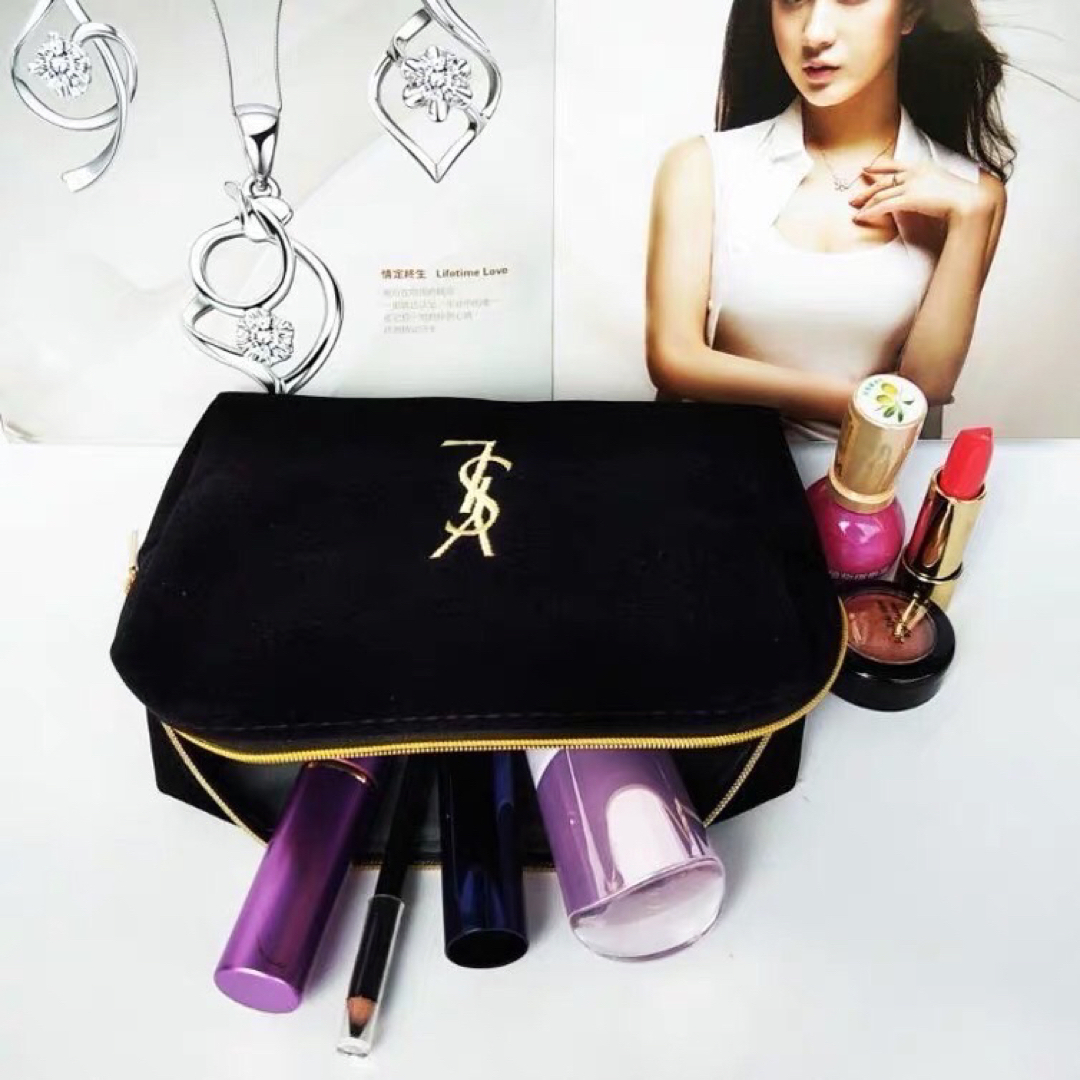 Yves Saint Laurent(イヴサンローラン)の【24時間以内に発送】YSLロゴ　イヴ・サンローラン　ポーチ付録 レディースのファッション小物(ポーチ)の商品写真