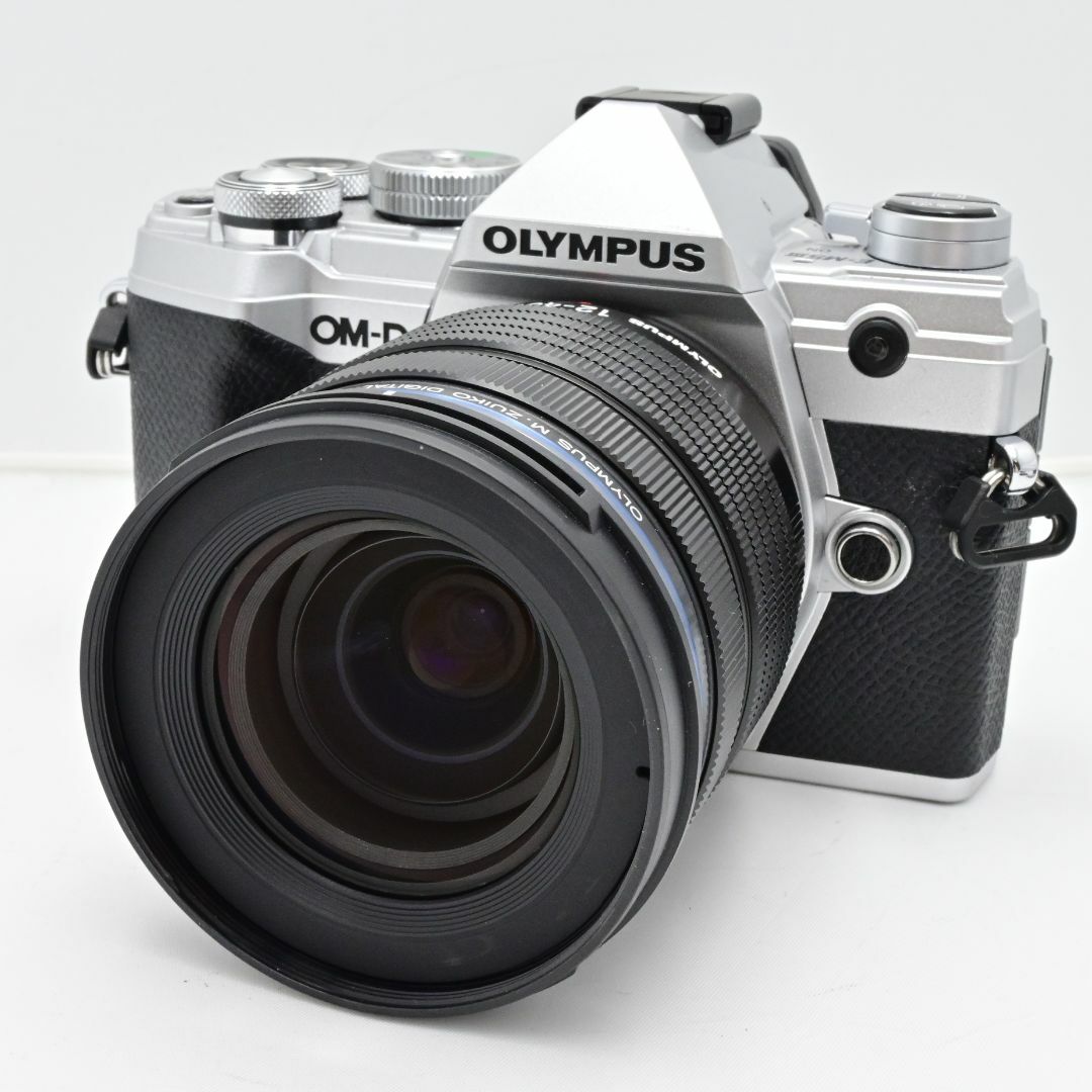 オリンパス OM-D E-M5 MarkIII 12-45mm F4.0 PROキット シルバー E-M5MIII1245mmLKSLV スマホ/家電/カメラのカメラ(ミラーレス一眼)の商品写真