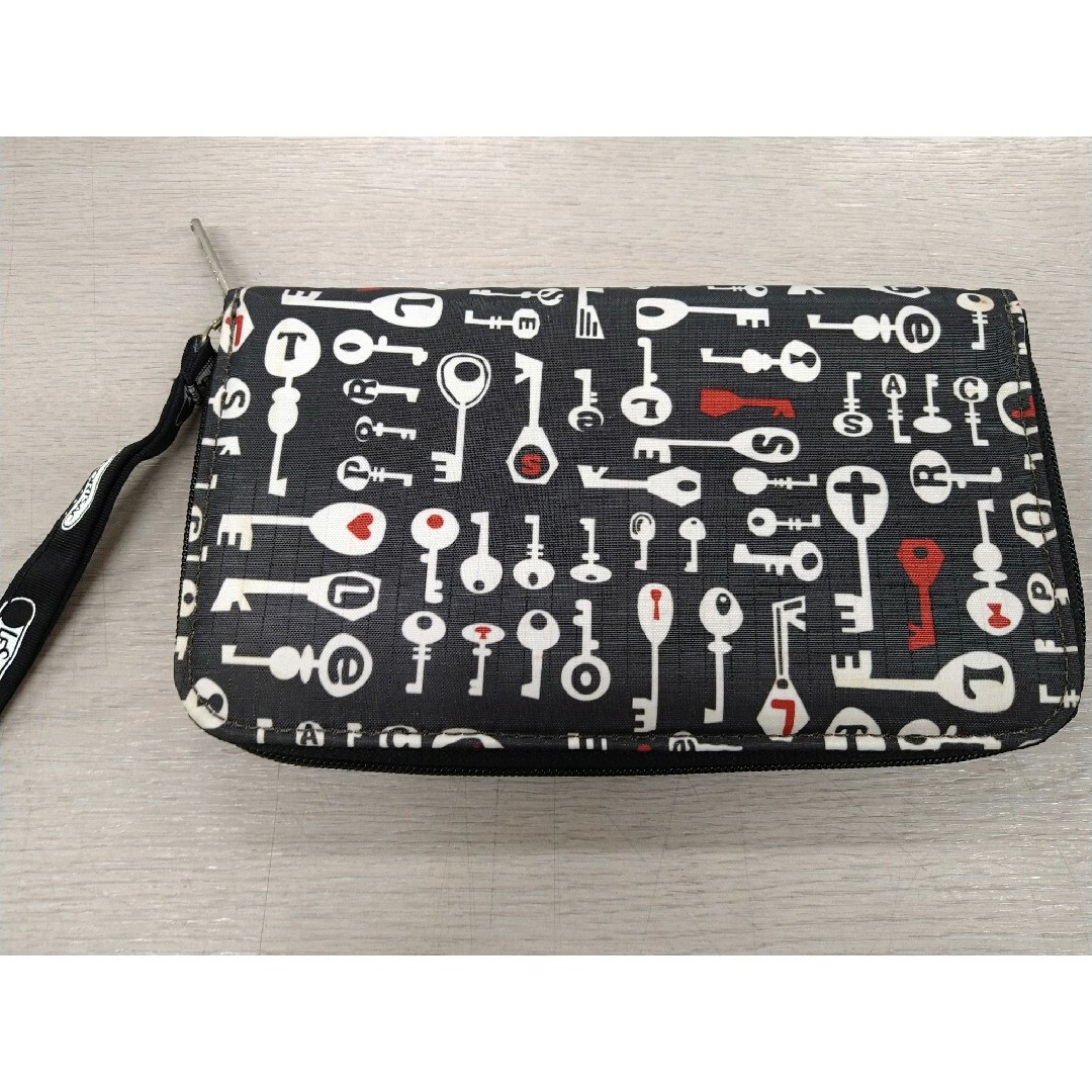 LeSportsac(レスポートサック)のLeSportsac レスポートサック　長財布　ラウンドファスナー レディースのファッション小物(財布)の商品写真