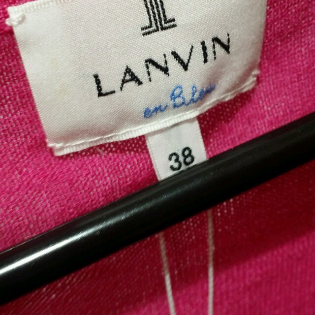 LANVIN en Bleu(ランバンオンブルー)の値札つき　新品未使用ランバンオンブルーカーディガン レディースのトップス(カーディガン)の商品写真