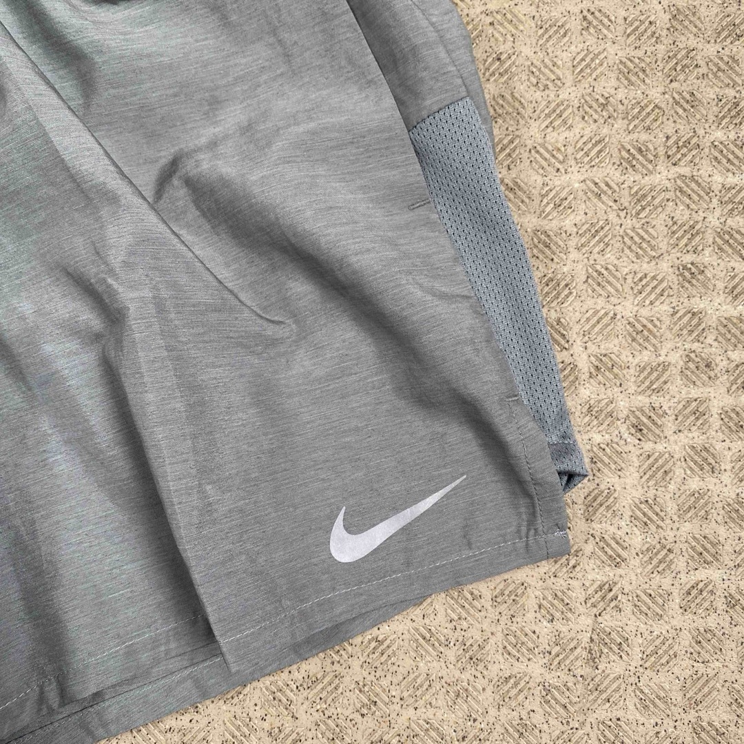 NIKE(ナイキ)のNIKE ナイキ dri-fit スウッシュ ハーフパンツ ジム ランニング S スポーツ/アウトドアのランニング(ウェア)の商品写真