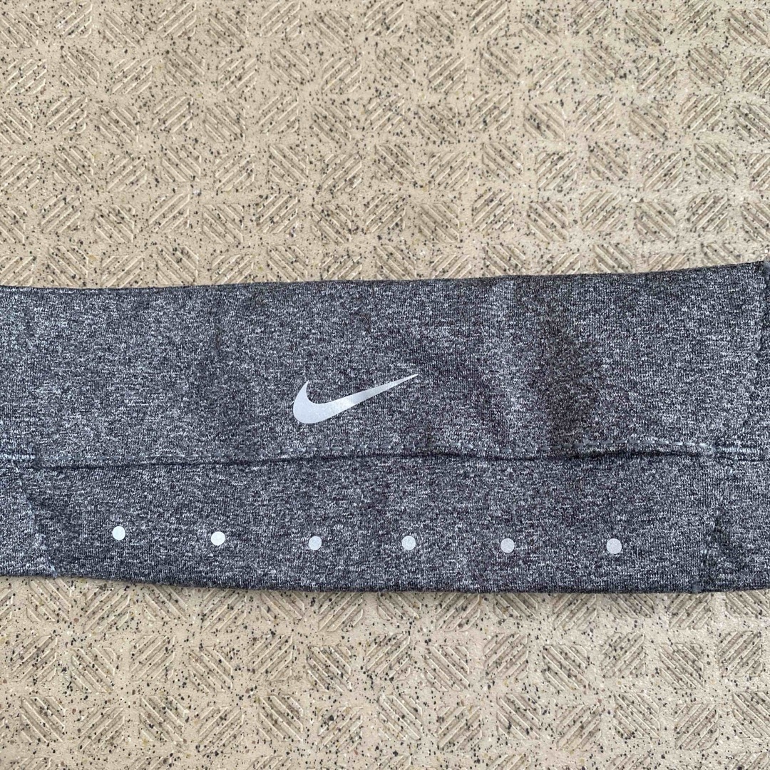 NIKE(ナイキ)のNIKE ナイキ EXPANDABLE WAIST BAG スウッシュ グレー メンズのバッグ(ウエストポーチ)の商品写真