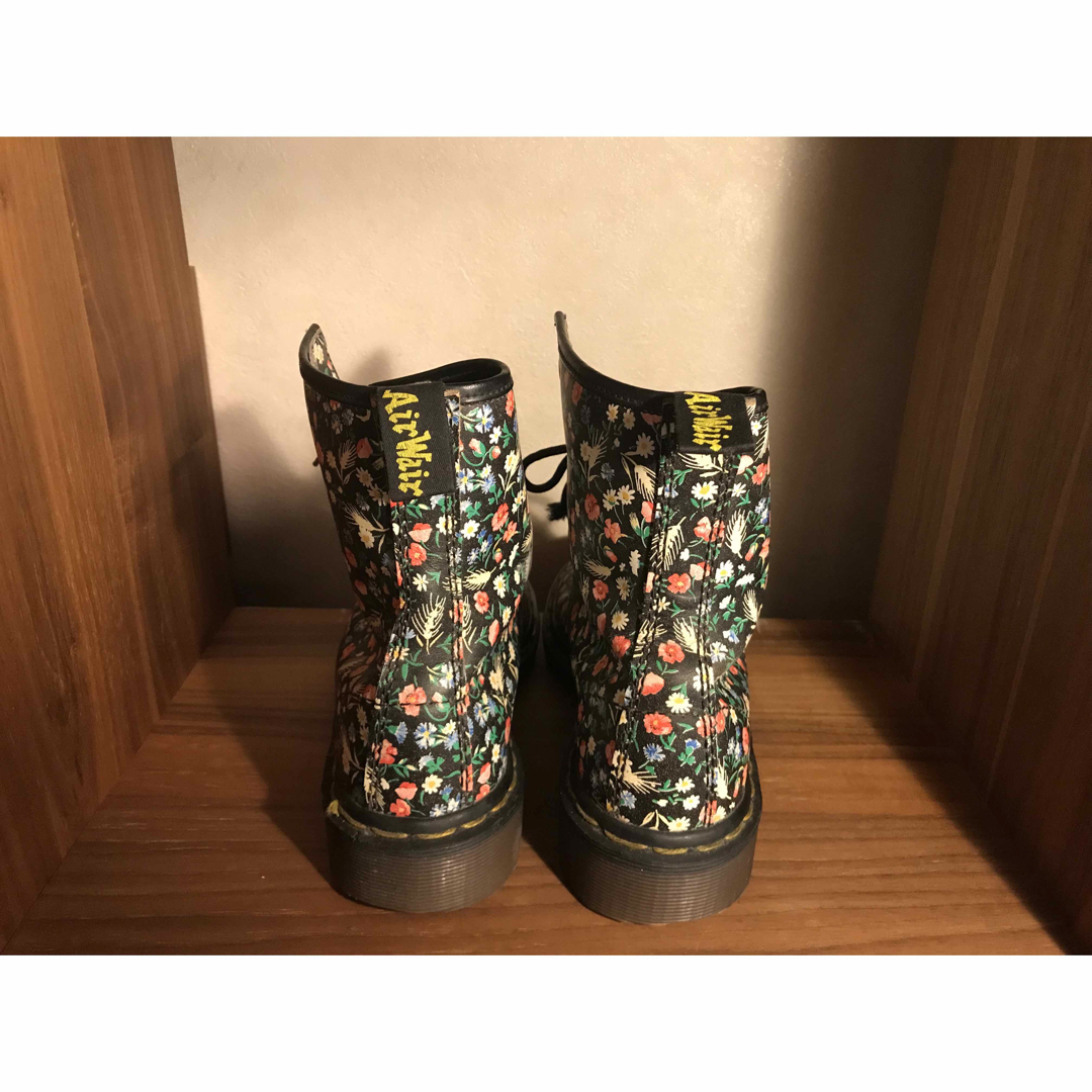 Dr.Martens(ドクターマーチン)のドクターマーチン　花柄ブーツ　UK5 レディースの靴/シューズ(ブーツ)の商品写真