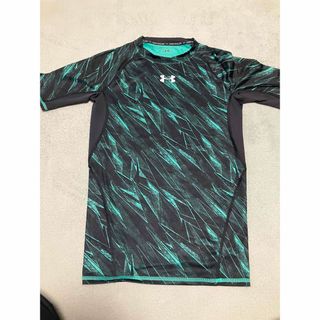 アンダーアーマー(UNDER ARMOUR)のアンダーアーマー  ヒートギア　コンプレショッンシャツ　緑②(Tシャツ/カットソー(半袖/袖なし))