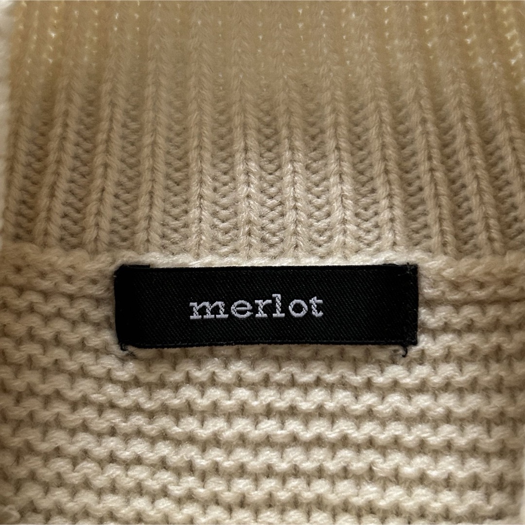 merlot(メルロー)のmerlot メルロー ハイネック バルーンスリーブニット レディースのトップス(ニット/セーター)の商品写真