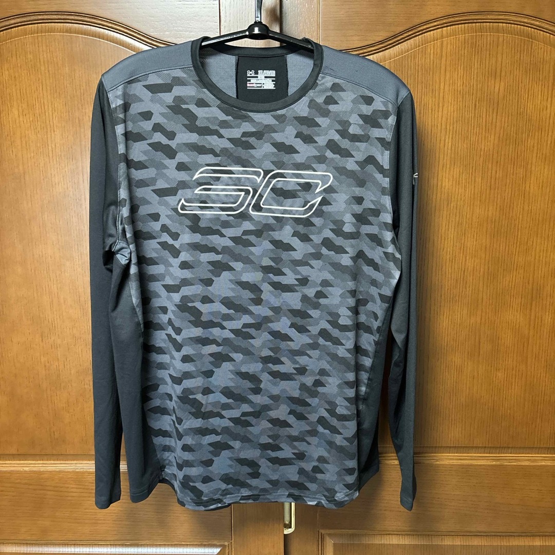 UNDER ARMOUR(アンダーアーマー)のアンダーアーマー 長袖Tシャツ メンズのトップス(Tシャツ/カットソー(七分/長袖))の商品写真