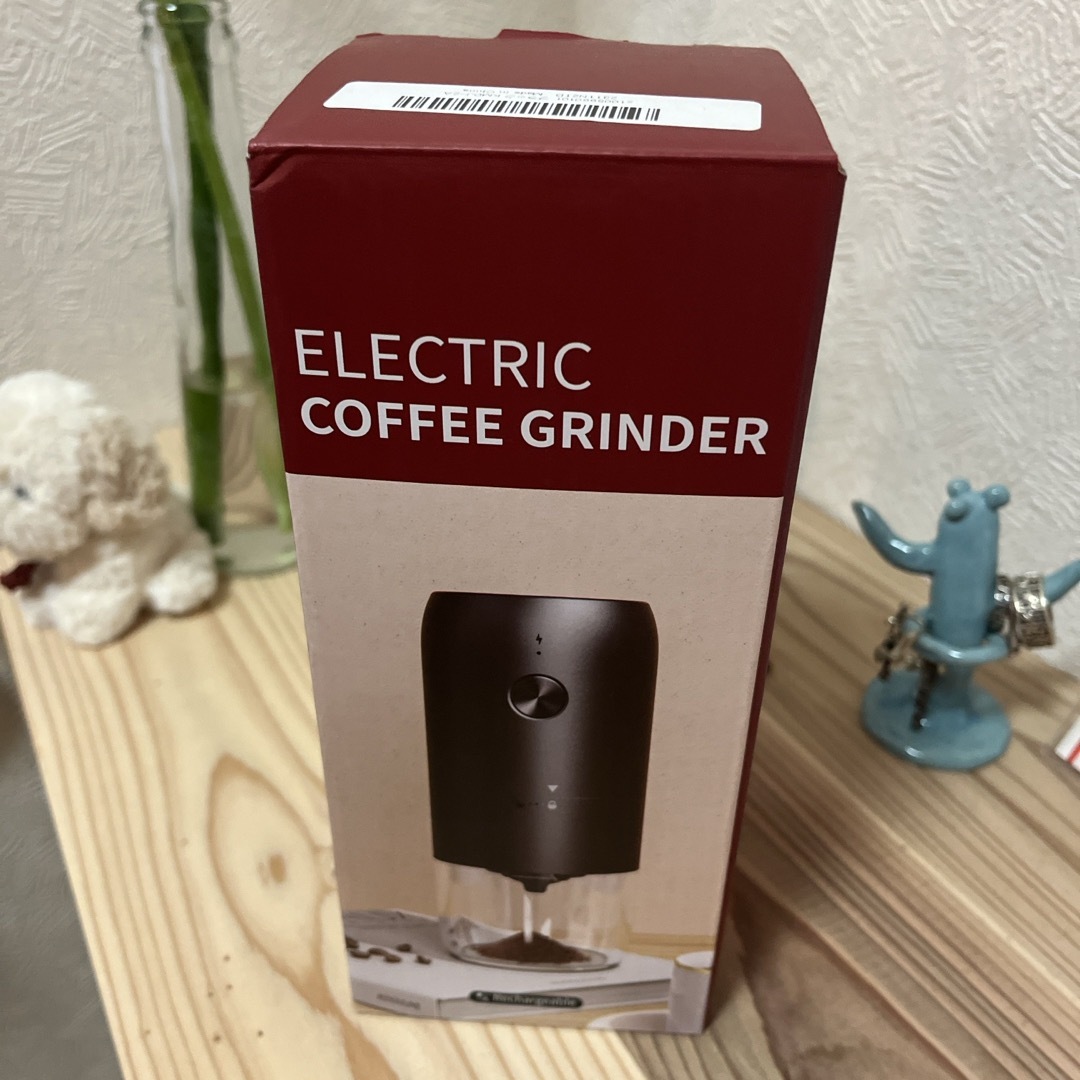 電動コーヒーグラインダー　コーヒーミル　コニカル式　箱入り スマホ/家電/カメラの調理家電(電動式コーヒーミル)の商品写真