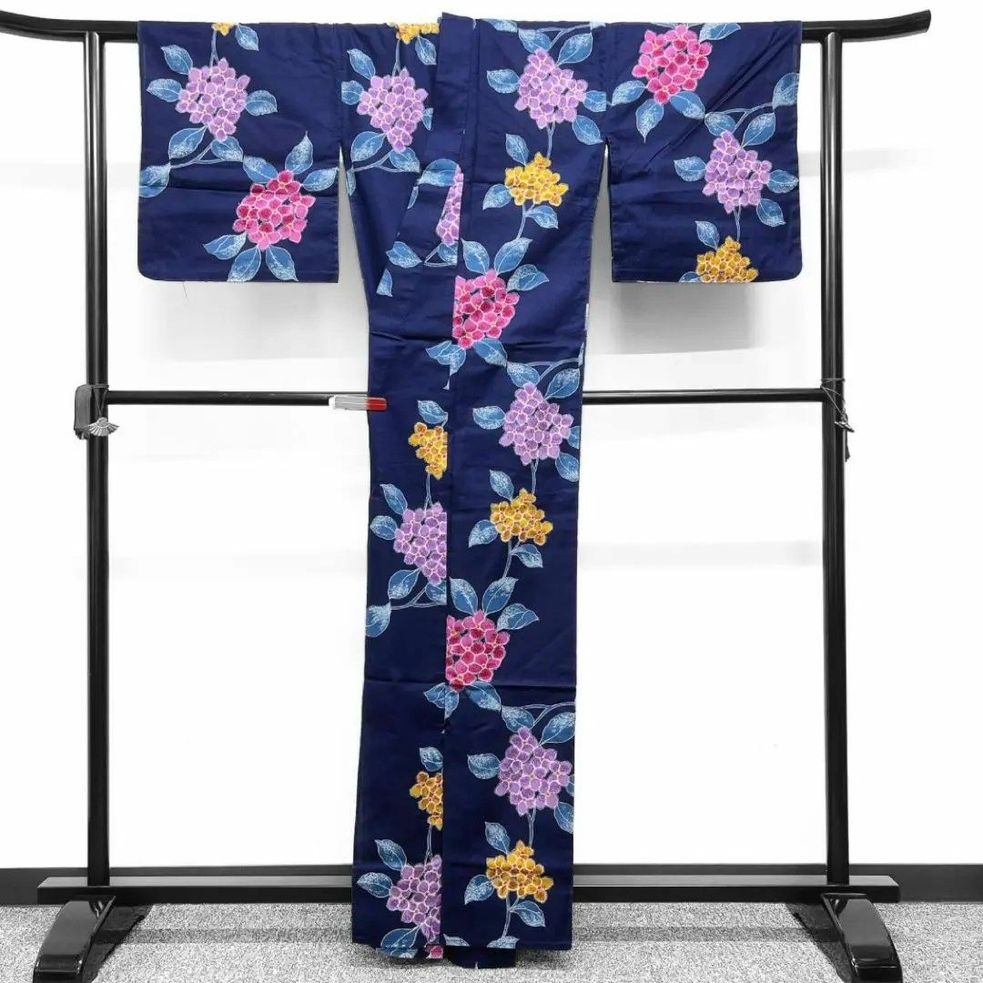 浴衣　藍染　紫陽花　ネイビー系　着物　042w d レディースの水着/浴衣(その他)の商品写真