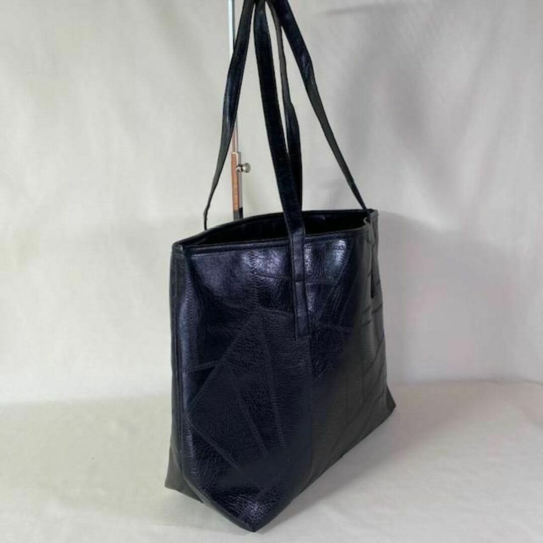 トートバッグ　ブラック　肩掛けバッグ　トート　通勤通学　A４ok　黒鞄　大容量 レディースのバッグ(トートバッグ)の商品写真