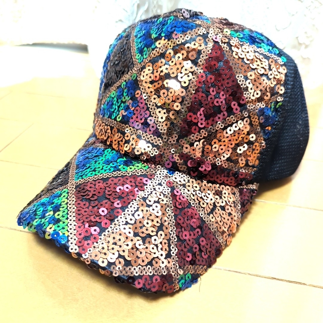 SHEIN(シーイン)の❤️SHEIN❤★キラキラ★スパンコールキャップ ブラウン✕ブラック★配送無料 レディースの帽子(キャップ)の商品写真