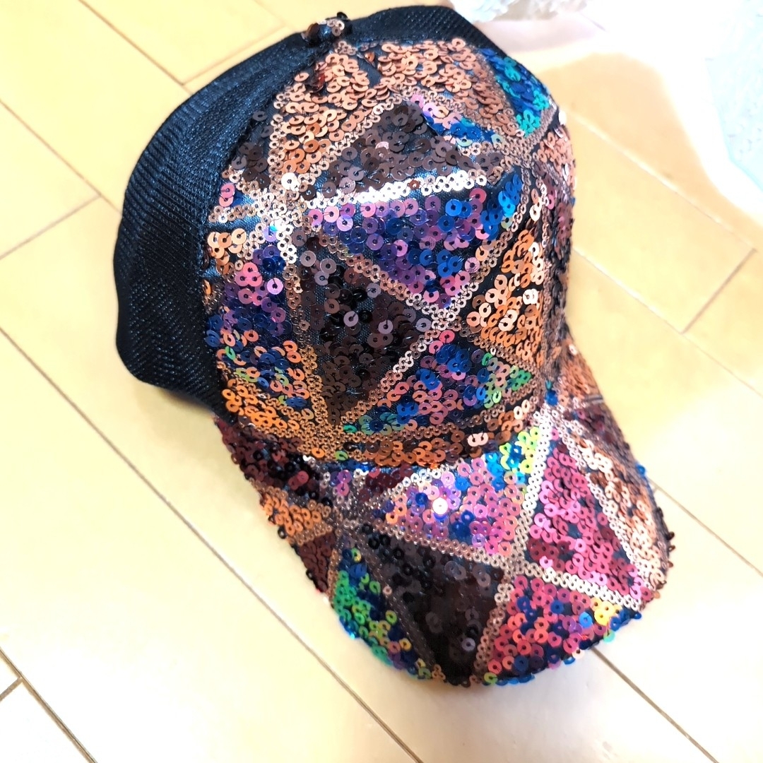 SHEIN(シーイン)の❤️SHEIN❤★キラキラ★スパンコールキャップ ブラウン✕ブラック★配送無料 レディースの帽子(キャップ)の商品写真
